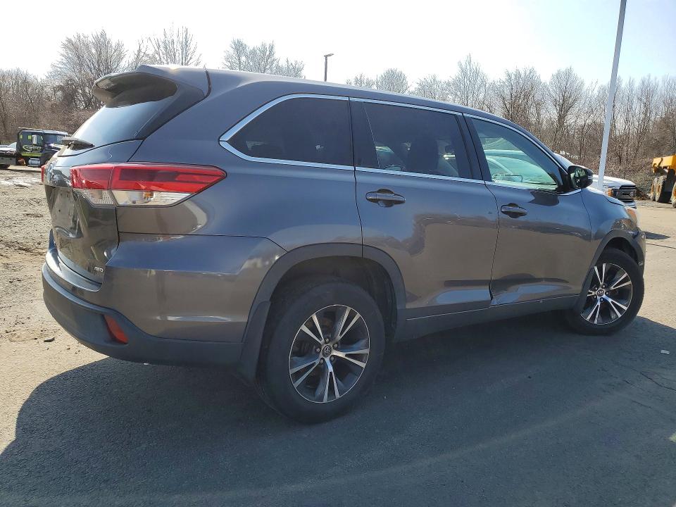 2017 Toyota Highlander VIN 5TDBZRFH3HS427097 COPART salvage auction — FRONT END, CT - CERTIFICATE OF TITLE, sold $10,200 on 2026-07-02 (photo 3)