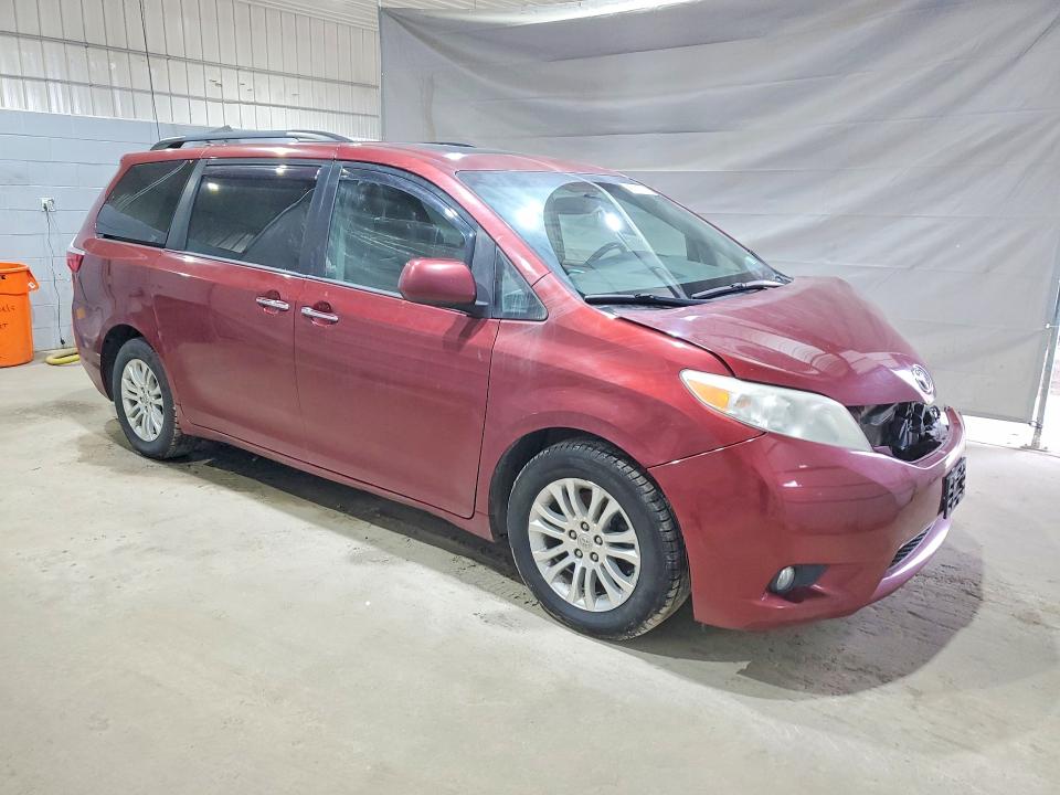 2016 Toyota Sienna VIN 5TDYK3DC3GS749109 COPART salvage auction — FRONT END, Co - Bill Of Sale-Parts Only, sold $400 on 2026-07-30 (photo 4)