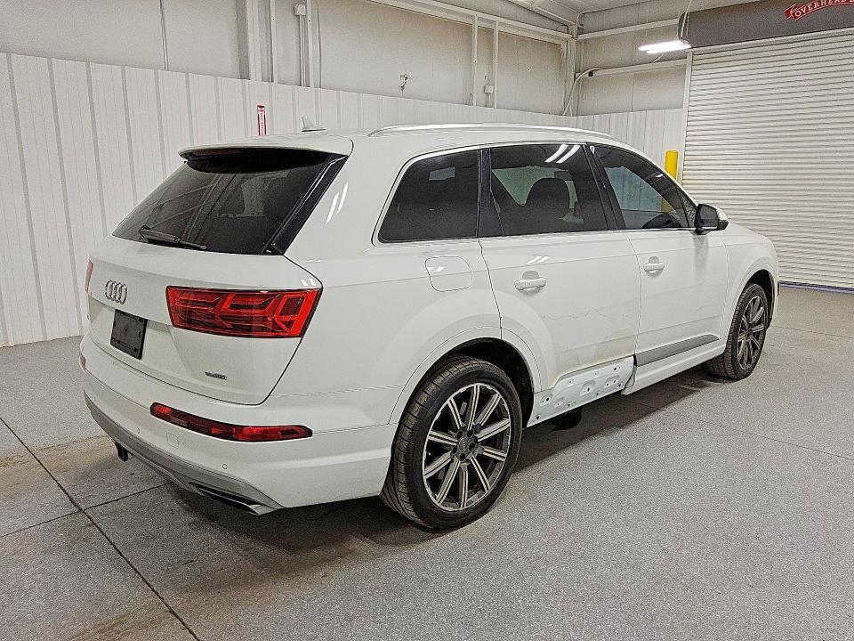 2017 Audi Q7 VIN WA1LHAF70HD044594 COPART salvage auction — MECHANICAL, AZ - CERTIFICATE OF TITLE, sold $1,750 on 2026-07-02 (photo 3)