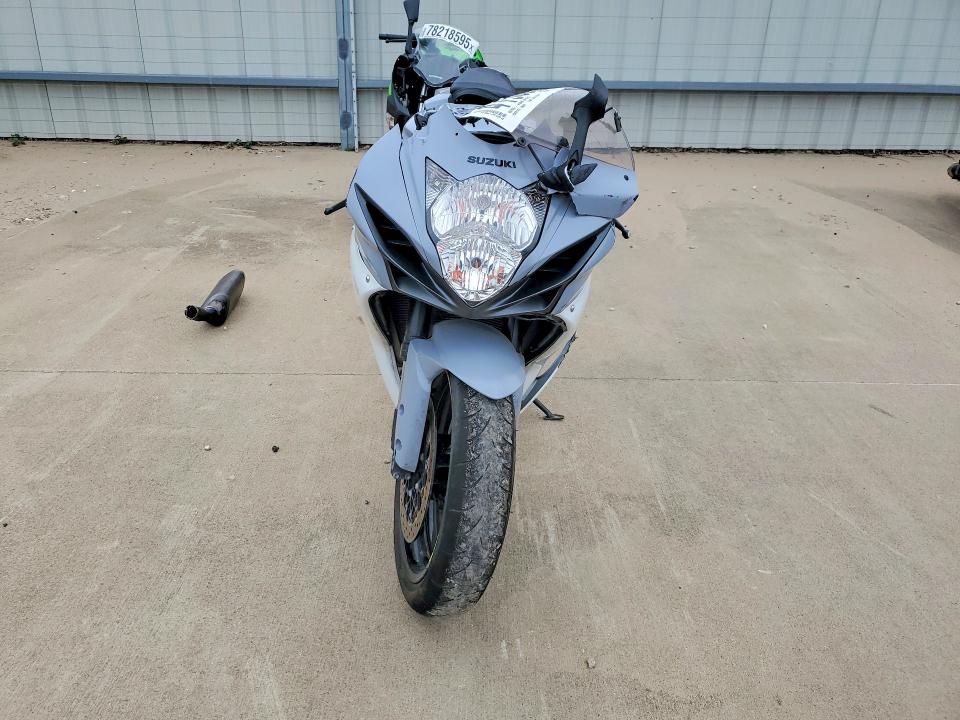 2022 Suzuki Gsx-r VIN JS1GN7FA0N7100939 COPART salvage auction — REAR END, Tx - Salvage Vehicle Title, sold $3,450 on 2026-07-09 (photo 2)