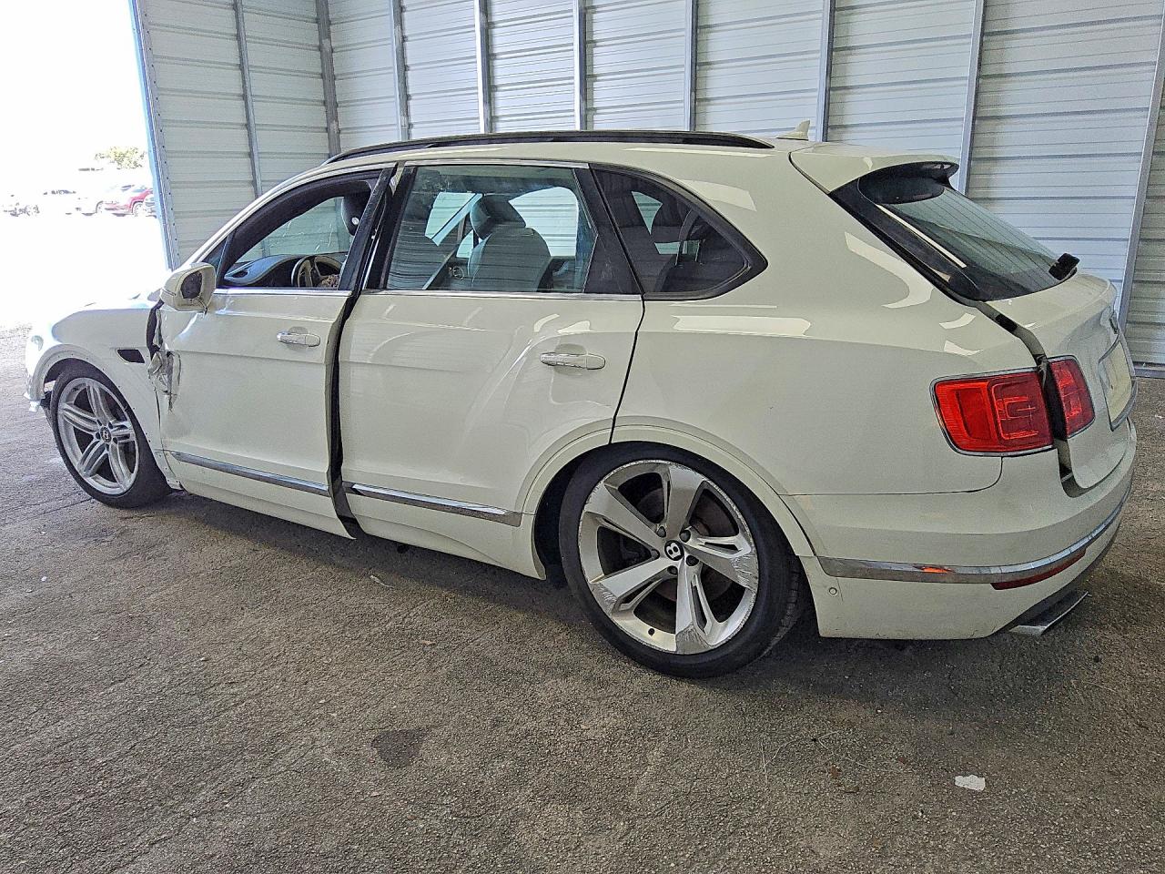 2017 Bentley Bentayga VIN SJAAC2ZV8HC015170 COPART salvage auction — Front End, FL - CERTIFICATE OF TITLE, sold $14,600 on 2026-04-07 (photo 2)