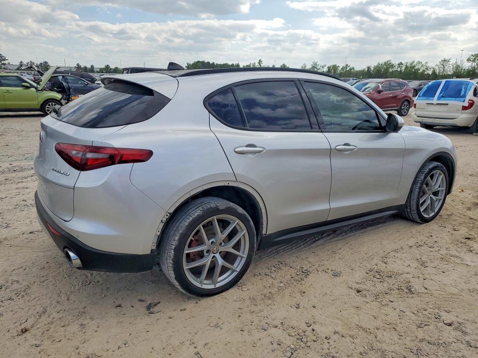2018 Alfa romeo Stelvio VIN ZASFAKNN8J7B92646 COPART salvage auction — MINOR DENT/SCRATCHES, Tx - Certificate Of Title, sold $3,800 on 2026-07-16 (photo 3)