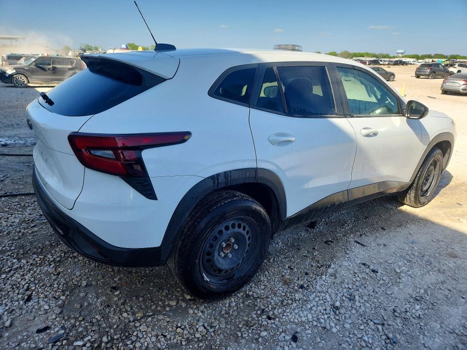 2025 Chevrolet Trax VIN KL77LFEP9SC183900 COPART salvage auction — SIDE, TX - SALVAGE VEHICLE TITLE, sold $10 on 2026-07-09 (photo 3)