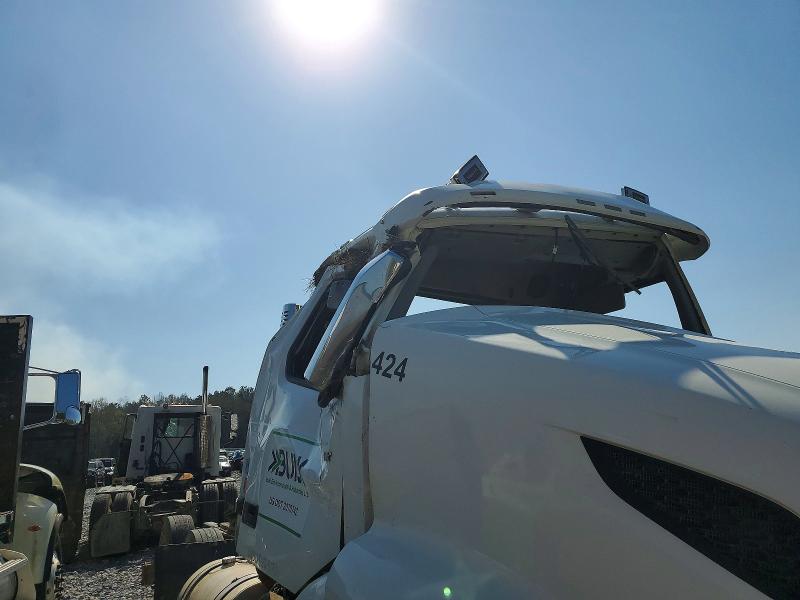 2019 Volvo VIN 4V4WC9DH9KN216977 COPART salvage auction — ROLLOVER, Salvage Title, sold $350 on 2026-07-30 (photo 9)