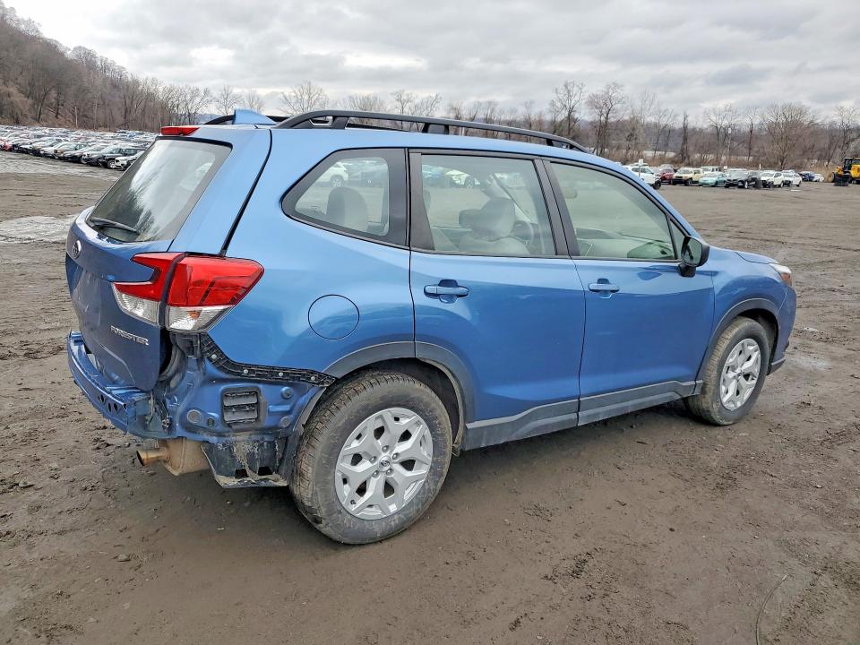 2022 Subaru Forester VIN JF2SKACC3NH517253 COPART salvage auction — REAR END, Salvage Title, sold $3,800 on 2026-07-28 (photo 3)