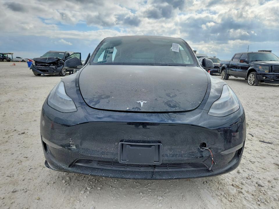 2024 Tesla Model y VIN 7SAYGAEE8RF116654 COPART salvage auction — SIDE, Tx - Salvage Vehicle Title, sold $13,000 on 2026-07-16 (photo 5)