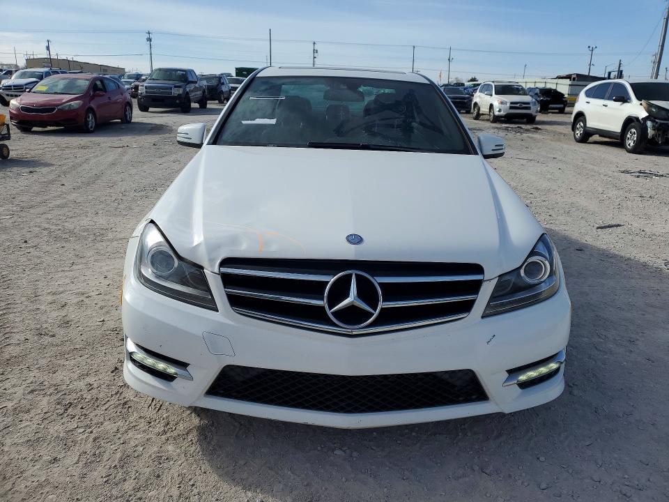2014 Mercedes-benz C-klasse VIN WDDGF4HB4EA902393 COPART salvage auction — REAR END, Salvage Title, sold $1,250 on 2026-08-11 (photo 5)