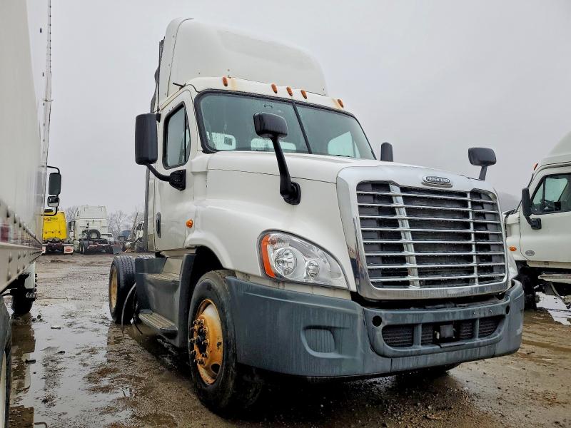 2016 Freightliner Cascadia 125 VIN 1FUBGEDV5GLHC5682 COPART salvage auction — MINOR DENT/SCRATCHES, IN - CERTIFICATE OF TITLE, sold $5,000 on 2026-07-09 (photo 1)