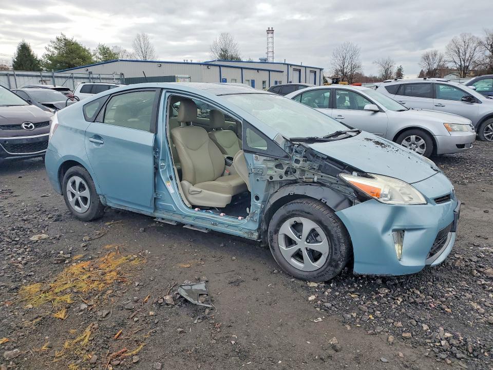2014 Toyota Prius VIN JTDKN3DU2E1735119 COPART salvage auction — SIDE, Md - Cert Of Salvage > 75% Damage, sold $3,650 on 2026-07-20 (photo 4)