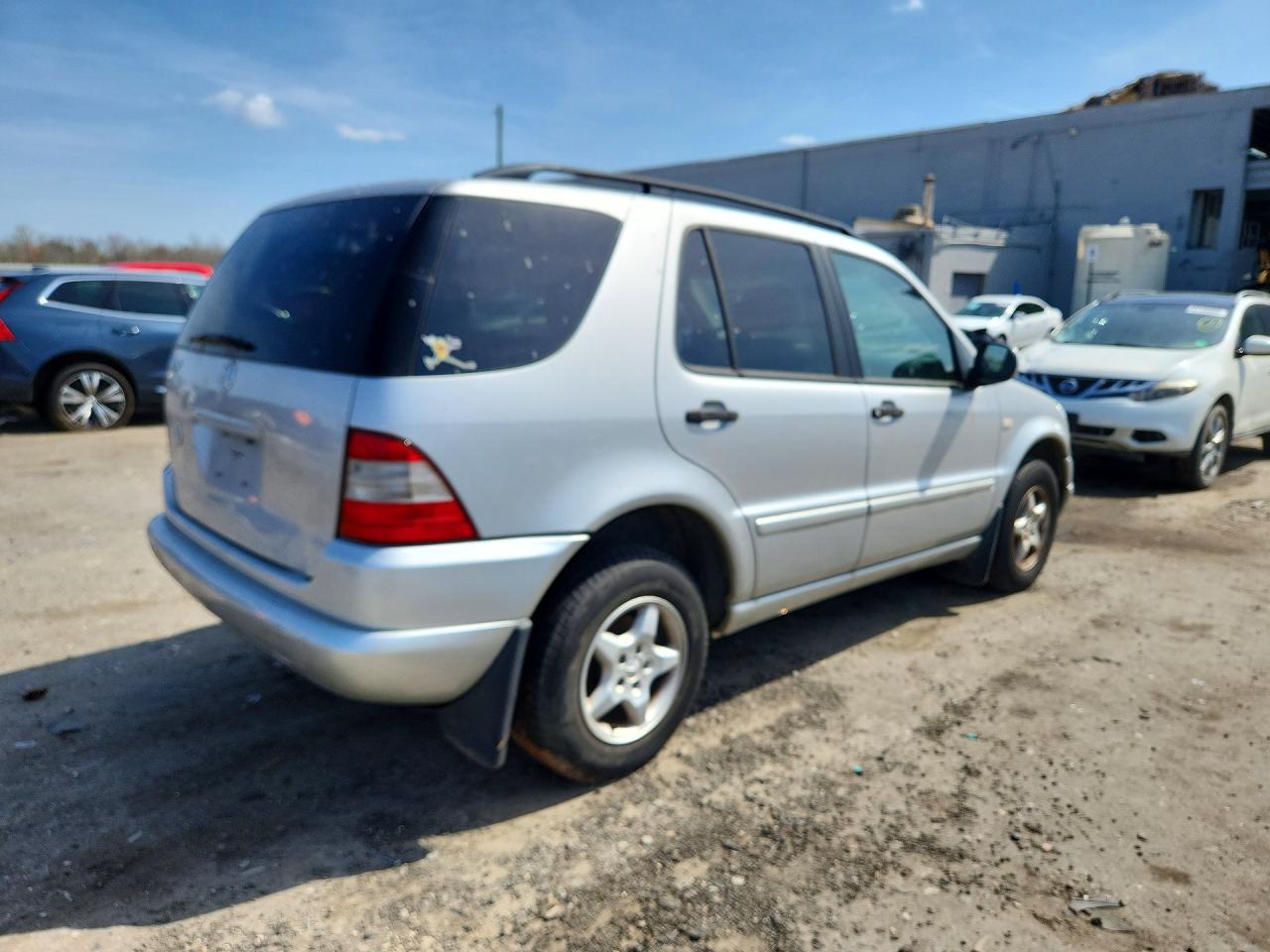 2000 Mercedes-Benz ML-Class VIN 4JGAB54E6YA221301 COPART salvage auction — Minor Dent/Scratches, VA - CERTIFICATE OF TITLE, sold $500 on 2026-07-01 (photo 3)