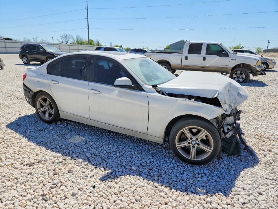 2014 BMW 3er VIN WBA3A5C54EJ464034 COPART salvage auction — FRONT END, Tx - Salvage Vehicle Title, sold $70 on 2026-07-09 (photo 4)