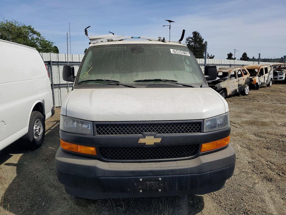 2019 Chevrolet Express 2500 VIN 1GCWGAFP4K1227124 COPART salvage auction — MINOR DENT/SCRATCHES, CA - DIS/DLR/EXP ONLY CLEAN TITLE, sold $12,100 on 2026-07-09 (photo 5)
