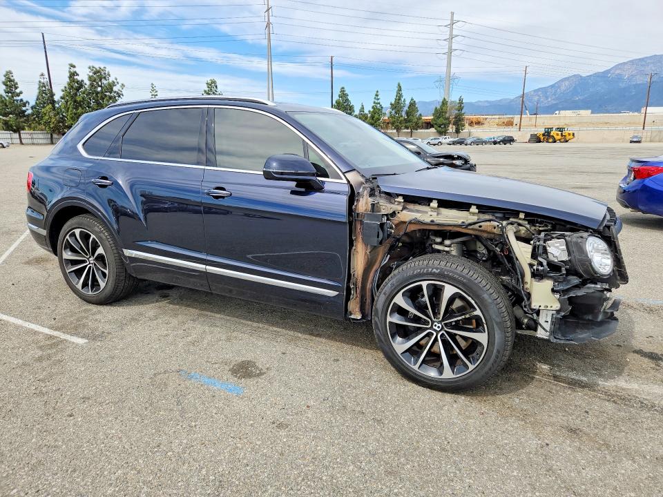 2018 Bentley Bentayga VIN SJAAC2ZV8JC021752 COPART salvage auction — FRONT END, Ca - Salvage Certificate, sold $4,700 on 2026-07-21 (photo 4)