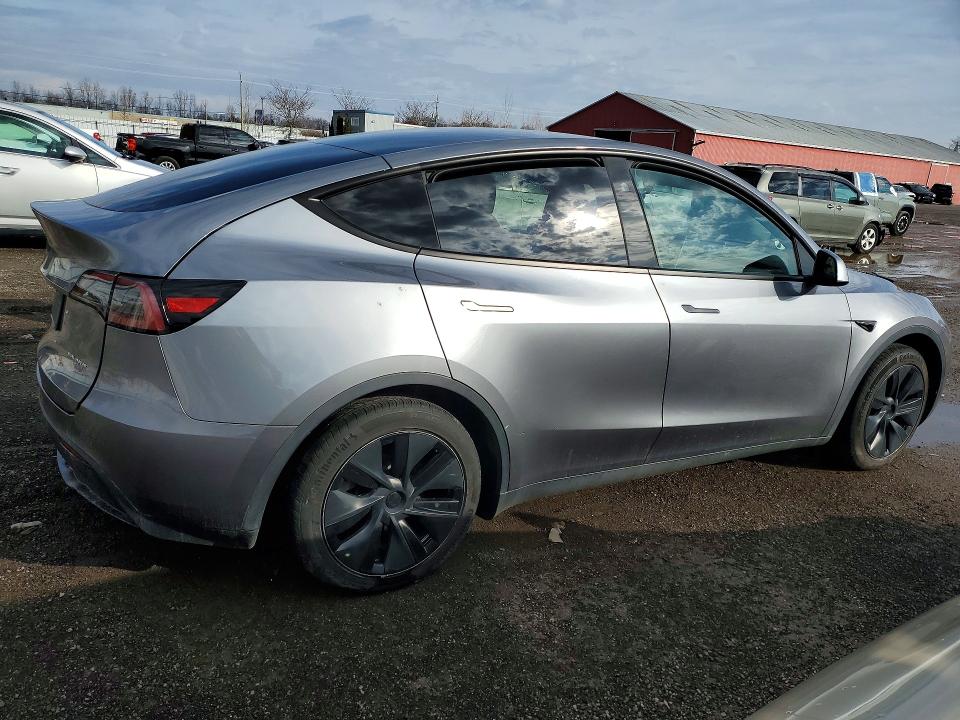 2025 Tesla Model y VIN 7SAYGAEE8SF229297 COPART salvage auction — UNDERCARRIAGE, Salvage Title, sold $14,200 on 2026-07-20 (photo 3)