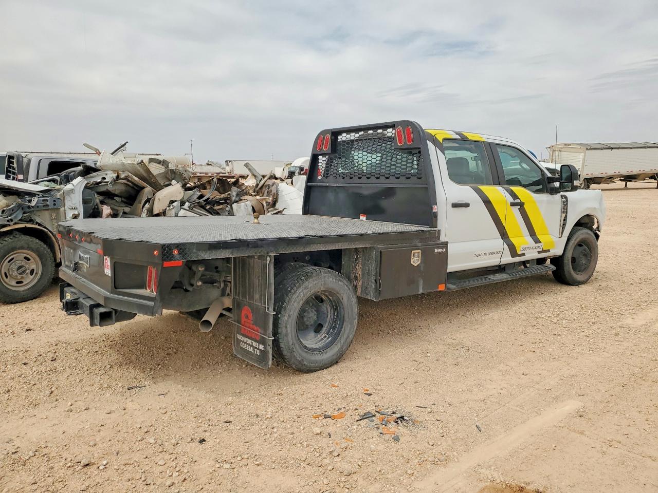 2025 Ford F-350 super duty VIN 1FD8W3HT4SEC33236 COPART salvage auction — Front End, TX - SALVAGE VEHICLE TITLE, sold $15,600 on 2026-06-17 (photo 3)