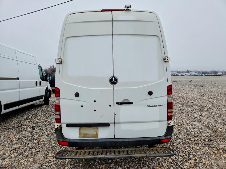 2014 Mercedes-benz Sprinter VIN WD3PE8DE2E5900729 COPART salvage auction — MINOR DENT/SCRATCHES, Mi - Dealer Only Clean Title (P), sold $2,500 on 2026-07-09 (photo 6)