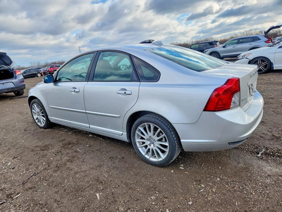 2010 Volvo S40 VIN YV1382MS9A2494436 COPART salvage auction — FRONT END, IN - CERTIFICATE OF TITLE, sold $375 on 2026-08-07 (photo 2)