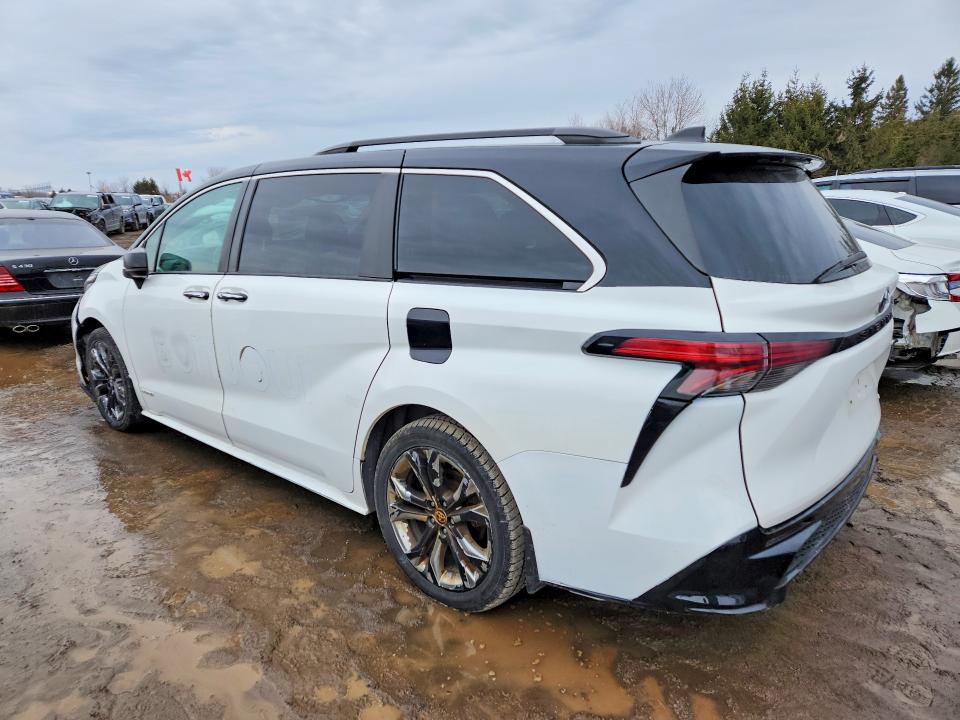 2021 Toyota Sienna VIN 5TDGRKEC9MS007969 COPART salvage auction — VANDALISM, Salvage Title, sold $3,500 on 2026-07-30 (photo 2)