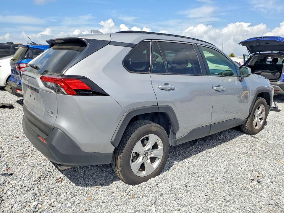 2019 Toyota Rav4 VIN JTMP1RFV4KD523925 COPART salvage auction — REAR END, Fl - Cert Of Title Slvg Rebuildable, sold $1,200 on 2026-07-24 (photo 3)