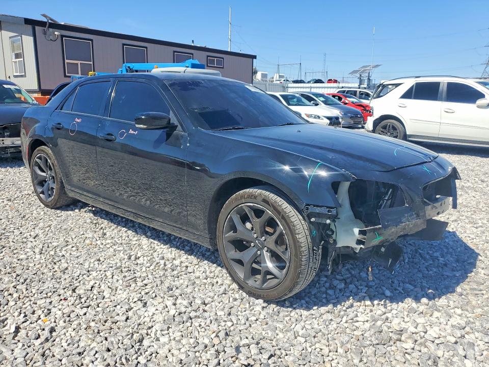 2022 Chrysler 300 VIN 2C3CCABG8NH236553 COPART salvage auction — FRONT END, NV - SALVAGE TITLE, sold $6,800 on 2026-07-08 (photo 4)