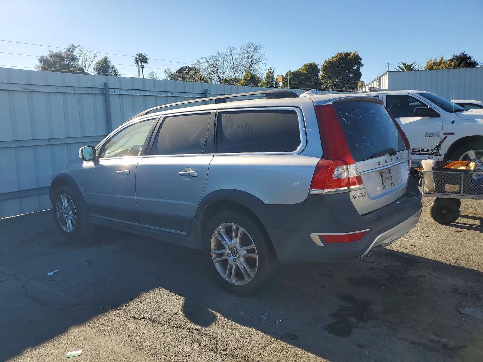 2016 Volvo VIN YV440MBK4G1247532 COPART salvage auction — MINOR DENT/SCRATCHES, Salvage Title, sold $3,750 on 2026-07-22 (photo 2)
