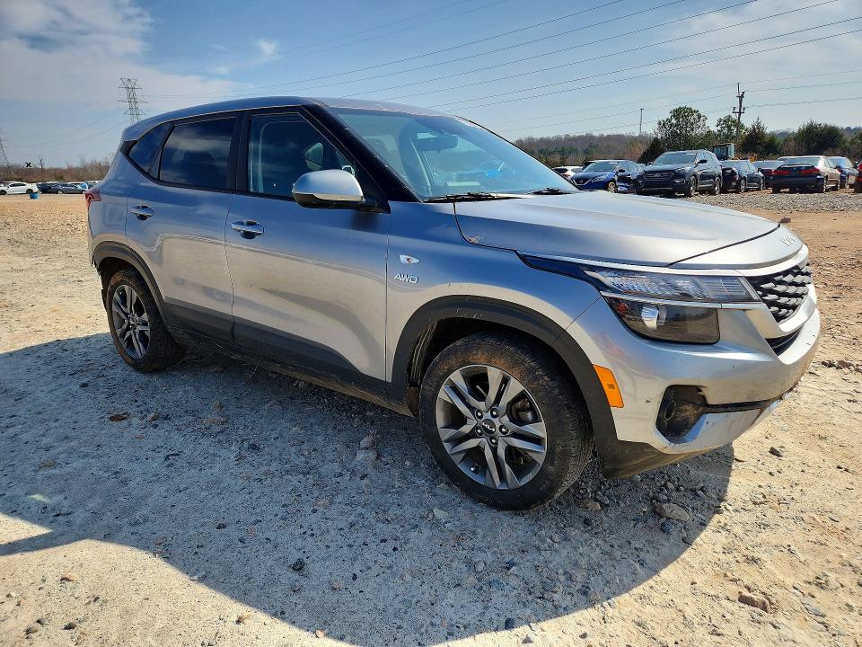 2022 Kia Seltos VIN KNDEPCAA8N7339016 COPART salvage auction — REAR END, Nc - Salvage Certificate Of Title, sold $6,100 on 2026-07-27 (photo 4)