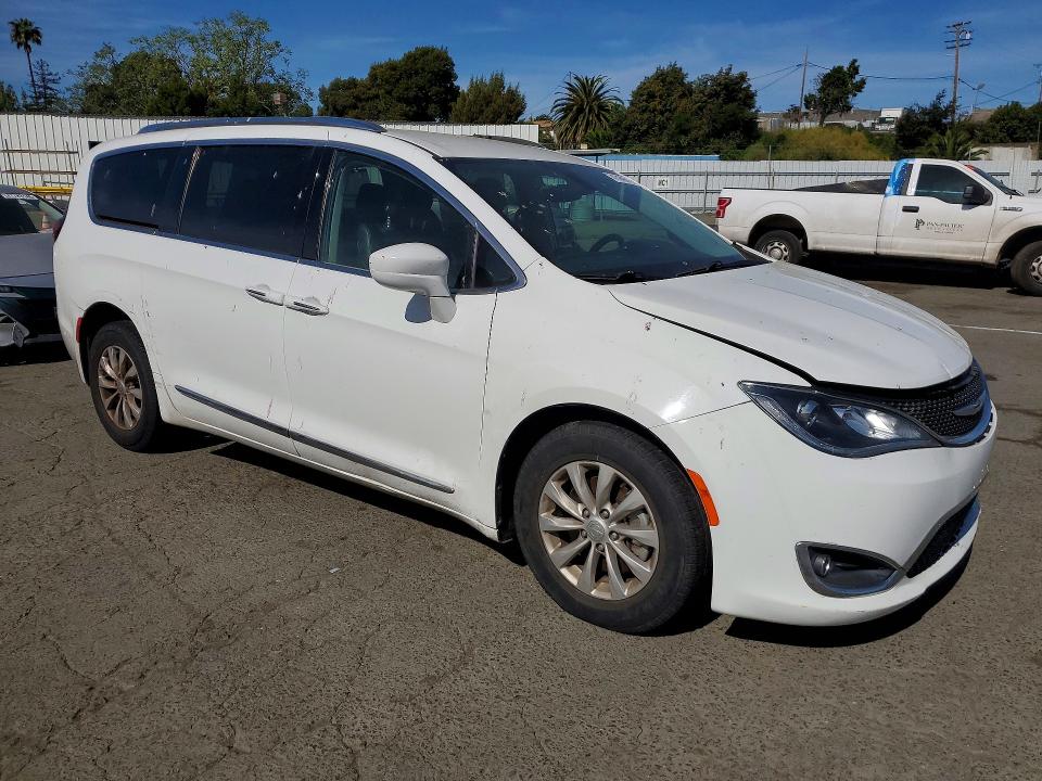 2018 Chrysler Pacifica VIN 2C4RC1BG7JR154145 COPART salvage auction — FRONT END, CA - SALVAGE CERTIFICATE, sold $1,750 on 2026-07-02 (photo 4)