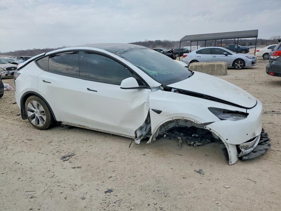 2022 Tesla Model y VIN 7SAYGAEE8NF360573 COPART salvage auction — ALL OVER, KS - CERT OF TITLE-SALVAGE, sold $3,650 on 2026-07-02 (photo 4)