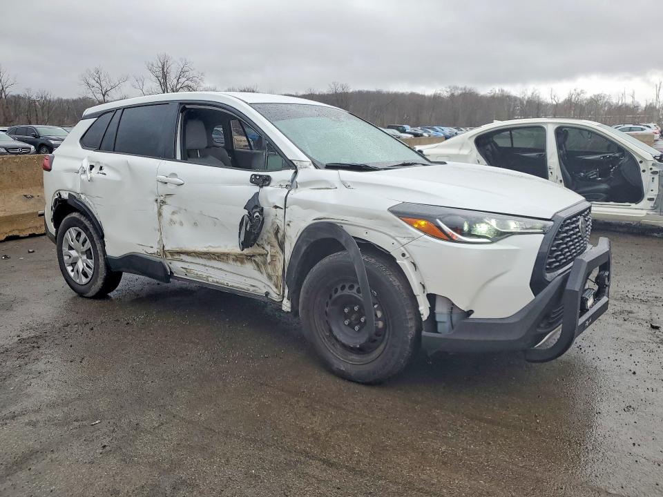2022 Toyota Corolla cross VIN 7MUAAABG4NV023504 COPART salvage auction — SIDE, Id - Salvage Certificate Of Title, sold $7,600 on 2026-07-28 (photo 4)
