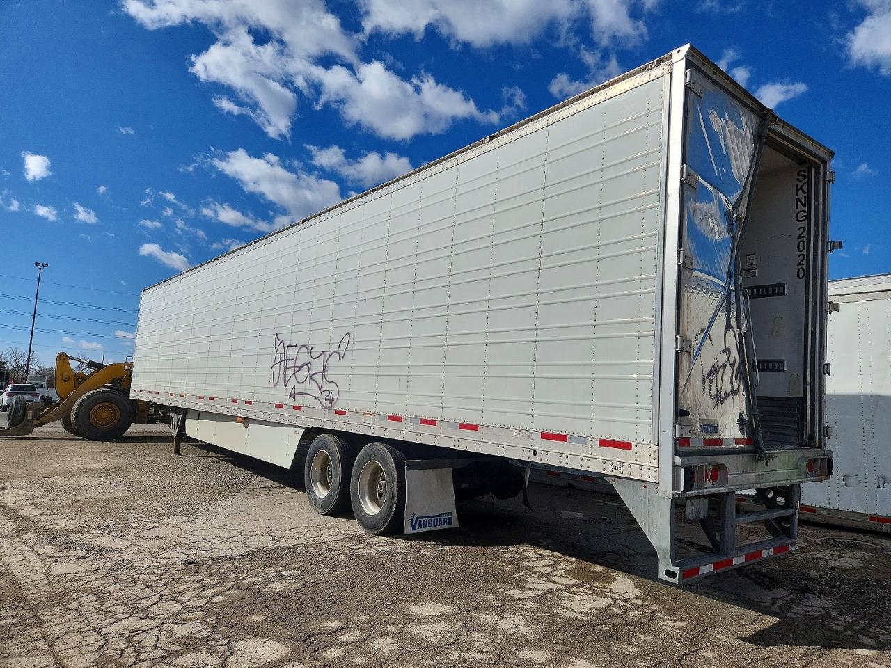 2023 True VIN 527SR5328PM028830 COPART salvage auction — Rear End, IN - CERT OF TITLE-SALVAGE TITLE, sold $15,700 on 2026-08-20 (photo 3)