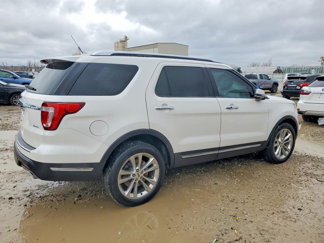 2018 Ford Explorer VIN 1FM5K8F85JGC41293 COPART salvage auction — Side, KS - CERT OF TITLE-SALVAGE, sold $6,300 on 2026-07-09 (photo 3)