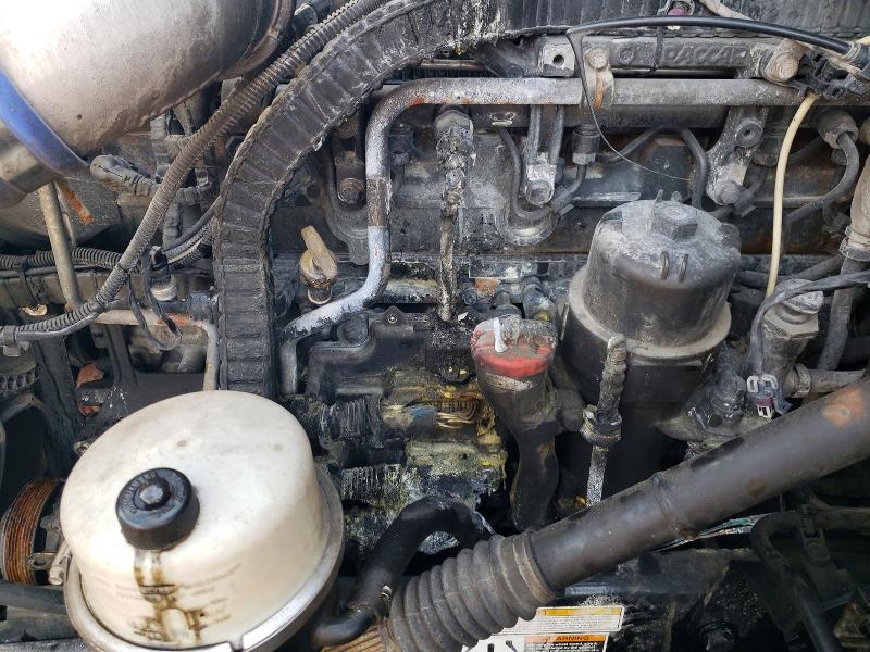 2019 Peterbilt tractor 579 VIN 1XPBDP9X7KD618089 COPART salvage auction — Burn Engine, ID - SALVAGE CERTIFICATE OF TITLE, sold $275 on 2026-08-07 (photo 9)