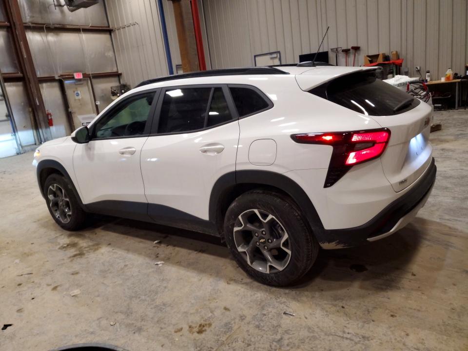 2025 Chevrolet Trax VIN KL77LHEP0SC220795 COPART salvage auction — MINOR DENT/SCRATCHES, WI - CERTIFICATE OF TITLE, sold $16,500 on 2026-07-09 (photo 2)