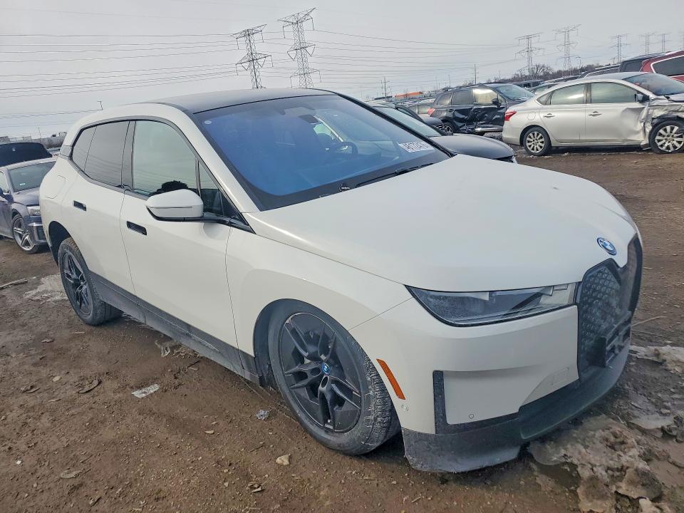 2023 BMW Ix VIN WB523CF08PCM08193 COPART salvage auction — UNDERCARRIAGE, Il - Salvage Certificate, sold $24,700 on 2026-07-28 (photo 4)