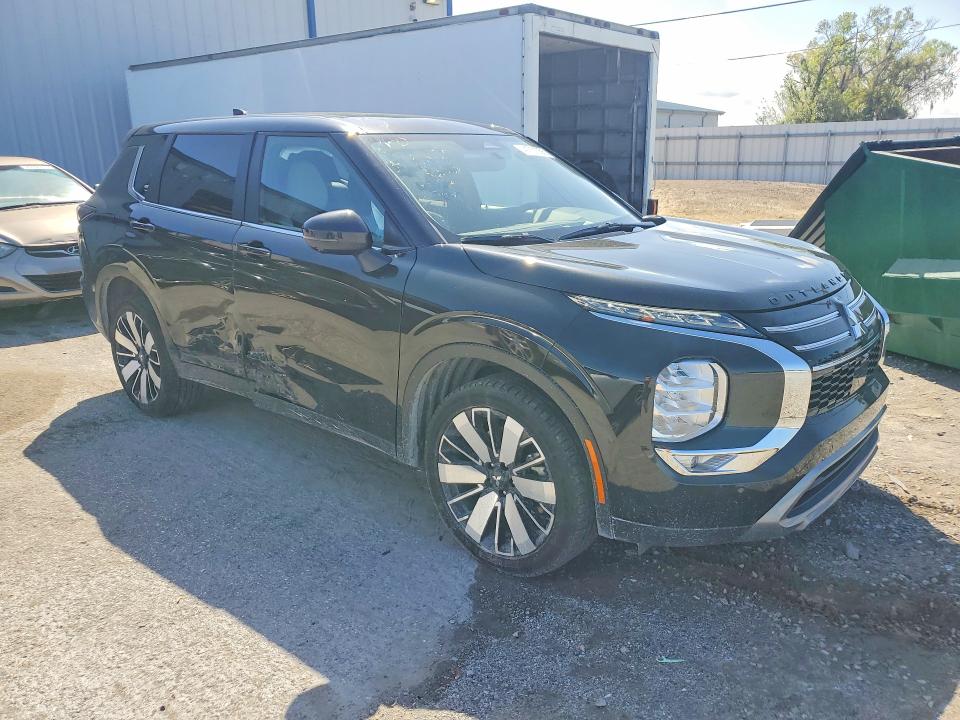 2025 Mitsubishi Outlander VIN JA4J3VA88SZ052014 COPART salvage auction — SIDE, Fl - Cert Of Title Slvg Rebuildable, sold $12,500 on 2026-07-06 (photo 4)