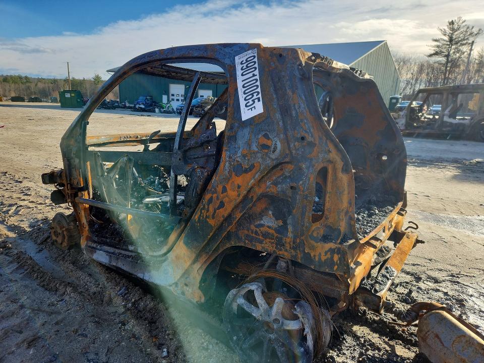 2009 Smart Fortwo VIN WMEEJ31XX9K281128 COPART salvage auction — BURN, NH - CERT OF TITLE-SALVAGE, sold $90 on 2026-08-04 (photo 2)