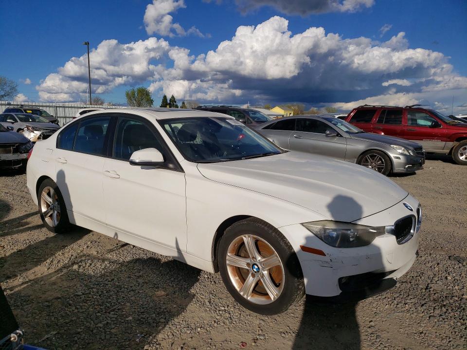 2014 BMW 3er VIN WBA3C1C57EK110716 COPART salvage auction — MECHANICAL, Wv - Dis/Dlr/Exp Only Clean Title, sold $825 on 2026-08-20 (photo 4)