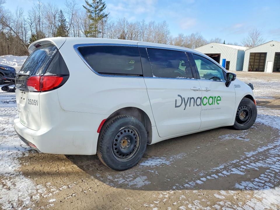 2025 Chrysler Grand caravan VIN 2C4RC1ZG1SR611099 COPART salvage auction — SIDE, Salvage Title, sold $7,700 on 2026-08-13 (photo 3)