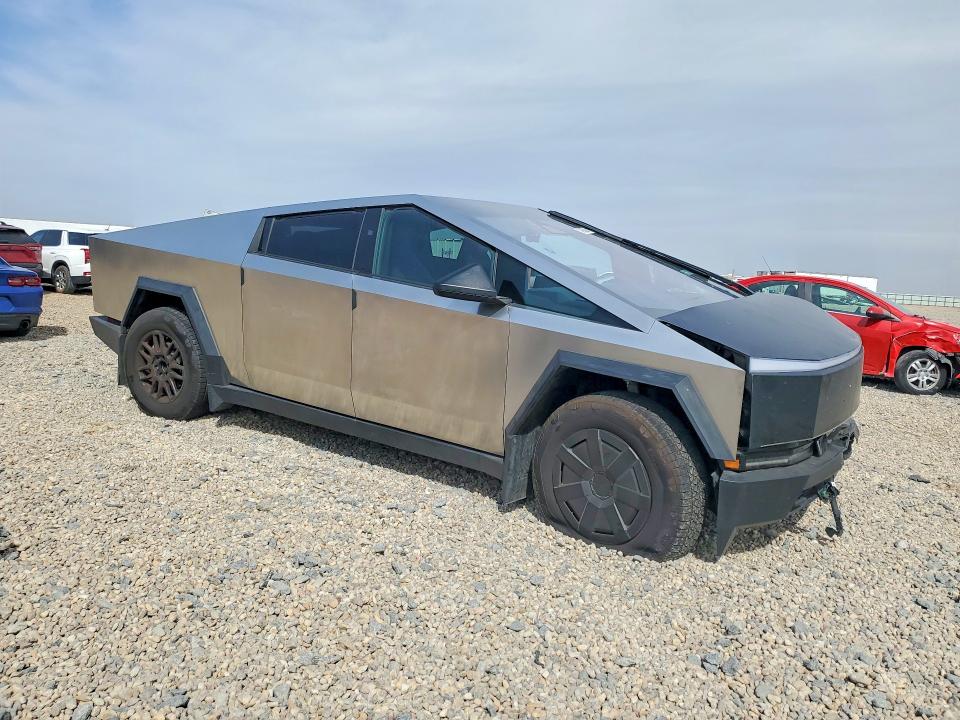 2025 Tesla Cybertruck VIN 7G2CEHED4SA059317 COPART salvage auction — FRONT END, Tx - Salvage Vehicle Title, sold $29,250 on 2026-08-25 (photo 4)