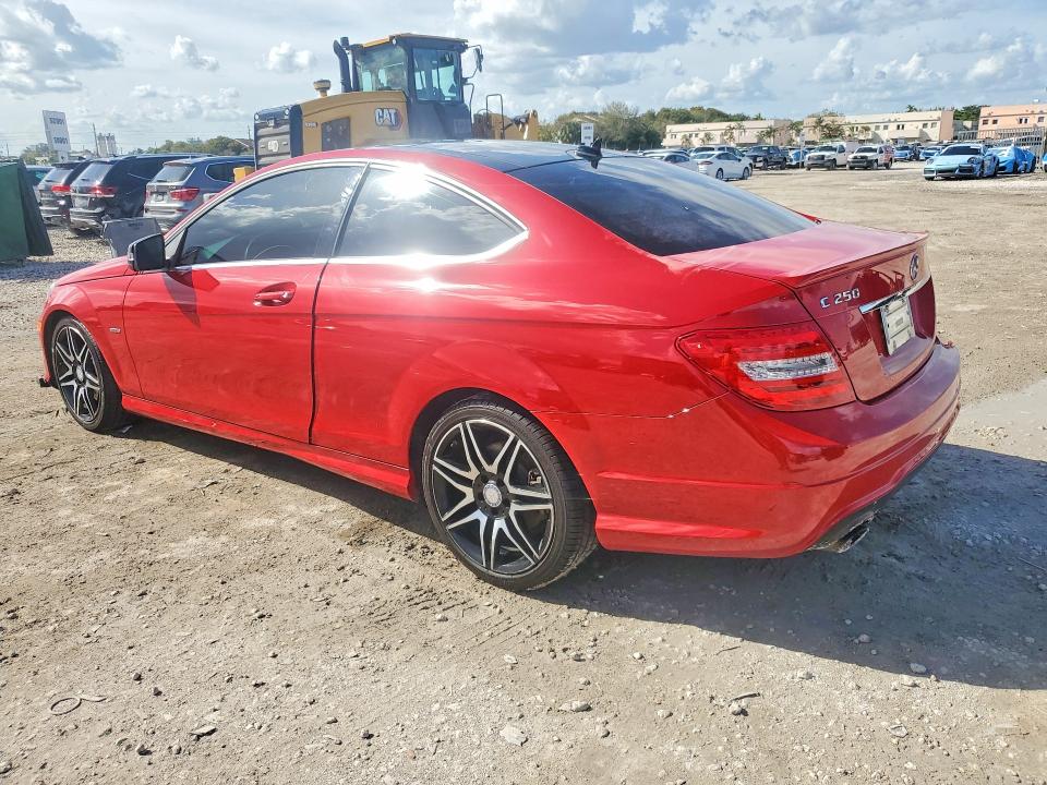 2014 Mercedes-benz VIN WDDGJ4HB9EG265805 COPART salvage auction — UNDERCARRIAGE, Salvage Title, sold $3,550 on 2026-08-11 (photo 2)