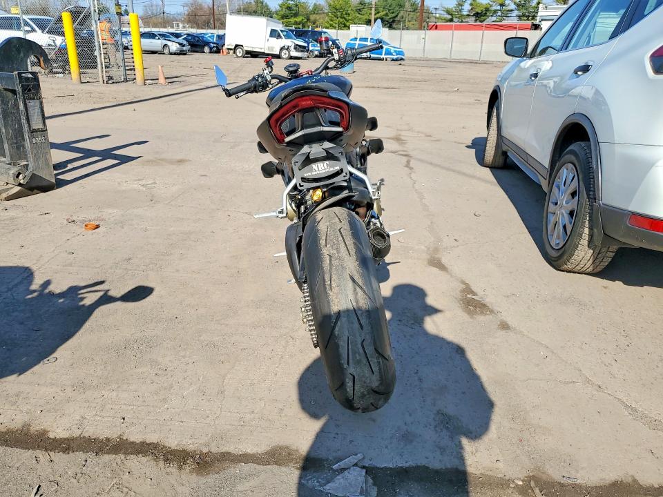 2022 Ducati Streetfighter VIN ZDMFAKNWXNB007022 COPART salvage auction — FRONT END, NJ - CERT OF TITLE-SALVAGE, sold $9,300 on 2026-07-09 (photo 4)