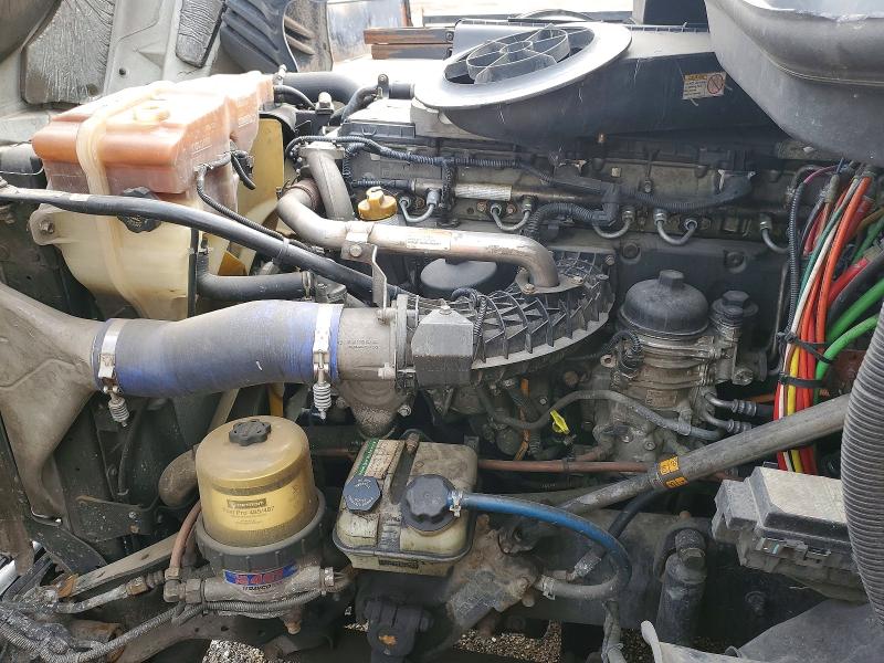 2019 Freigliner VIN 3AKJGLDR9KDKH7707 COPART salvage auction — FRONT END, IL - SALVAGE CERTIFICATE, sold $450 on 2026-07-30 (photo 7)