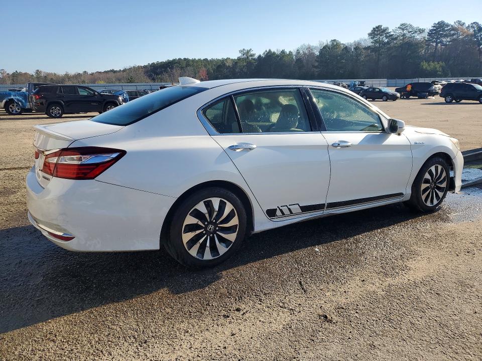 2017 Honda Accord VIN JHMCR6F31HC017311 COPART salvage auction — MINOR DENT/SCRATCHES, Sc - Certificate Of Title, sold $4,000 on 2026-07-29 (photo 3)