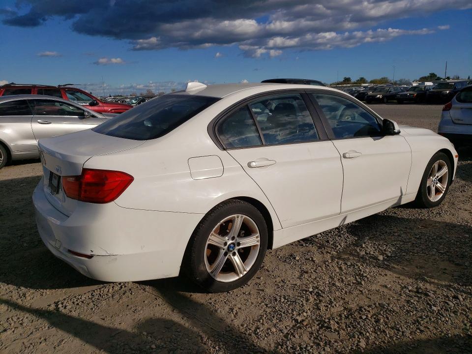 2014 BMW 3er VIN WBA3C1C57EK110716 COPART salvage auction — MECHANICAL, Wv - Dis/Dlr/Exp Only Clean Title, sold $825 on 2026-08-20 (photo 3)
