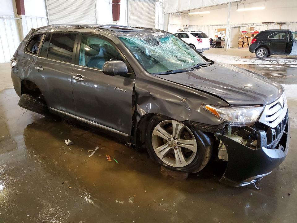 2011 Toyota Highlander VIN 5TDDK3EH2BS070725 COPART salvage auction — ROLLOVER, MN - PARTS VEHICLE BILL OF SALE, sold $725 on 2026-07-20 (photo 4)