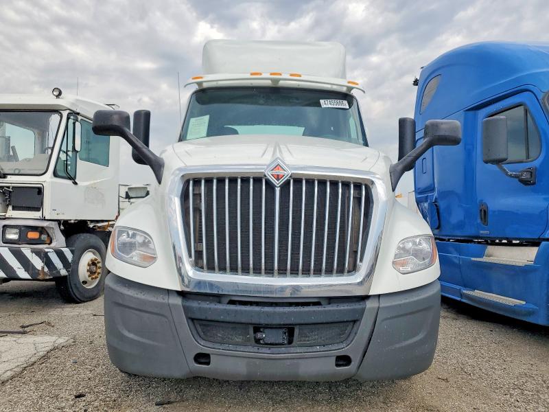 2019 International Lt VIN 3HSDZTZR0KN134888 COPART salvage auction — MINOR DENT/SCRATCHES, Ca - Certificate Of Title (P), sold $1,700 on 2026-07-08 (photo 9)