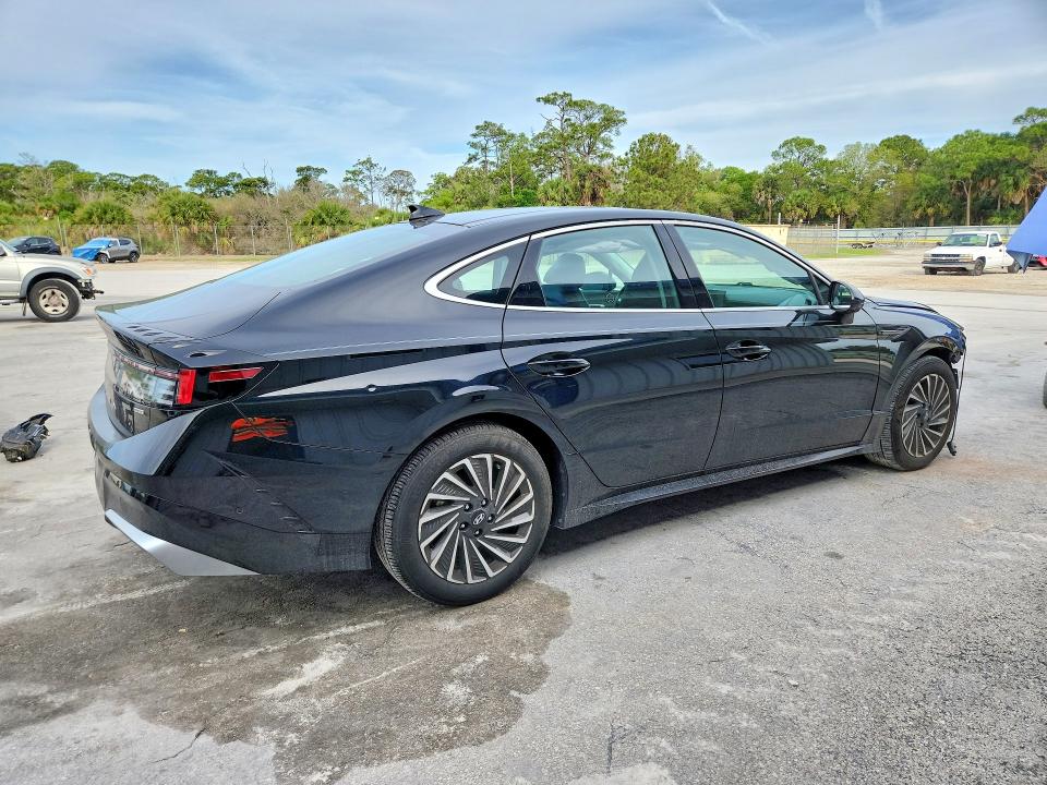 2025 Hyundai Sonata VIN KMHL54JJ7SA124708 COPART salvage auction — FRONT END, Salvage Title, sold $14,900 on 2026-07-22 (photo 3)
