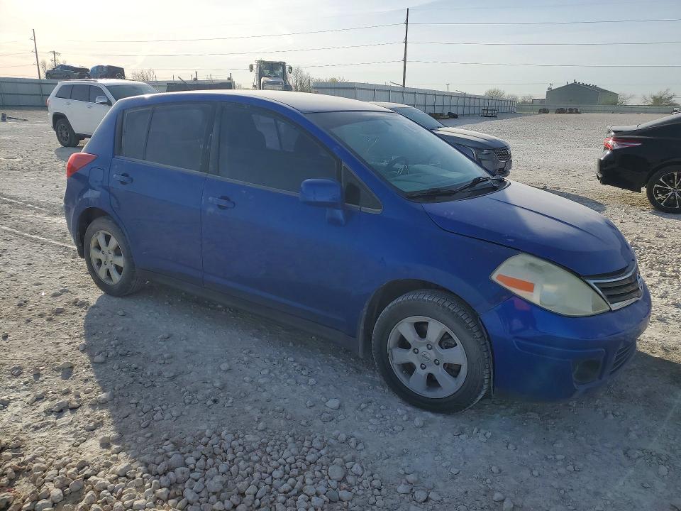 2009 Nissan Versa VIN 3N1BC13EX9L474392 COPART salvage auction — SIDE, Tx - Certificate Of Title, sold $425 on 2026-07-02 (photo 4)