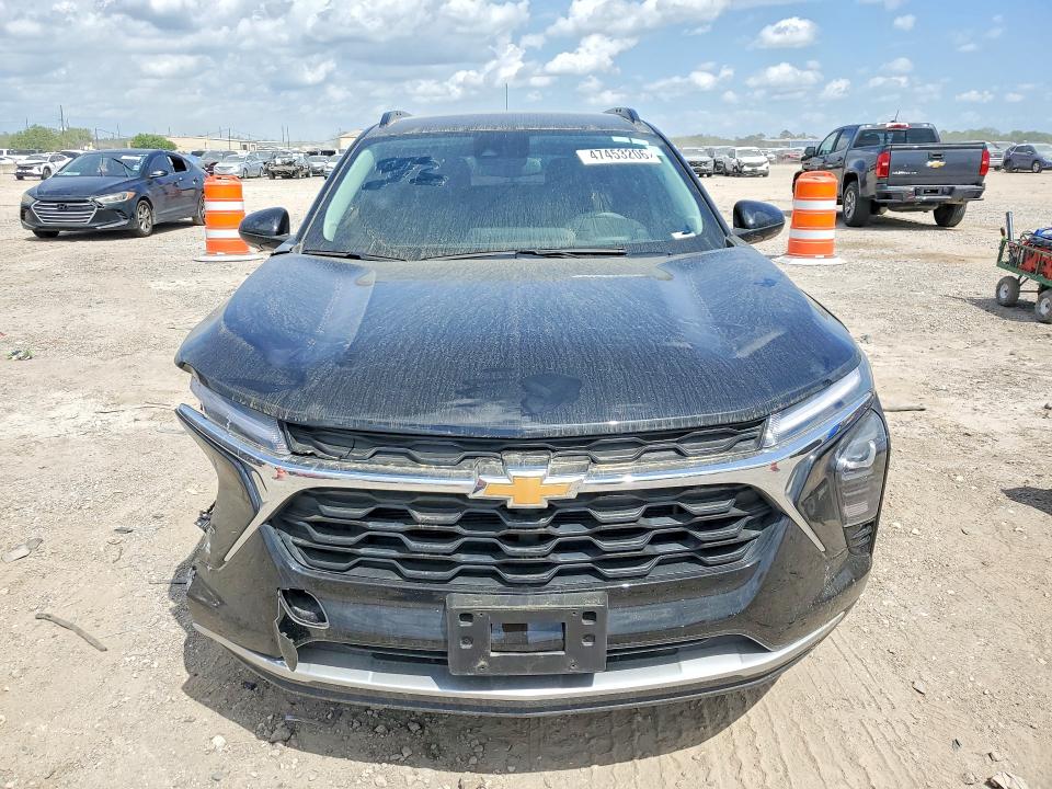 2025 Chevrolet Trax VIN KL77LHEP6SC285053 COPART salvage auction — SIDE, Tx - Salvage Vehicle Title, sold $5,900 on 2026-07-02 (photo 5)