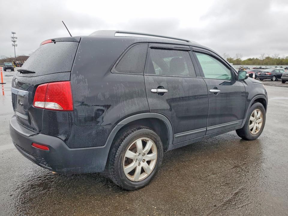 2013 Kia Sorento VIN 5XYKT4A69DG398951 COPART salvage auction — MINOR DENT/SCRATCHES, Ny - Cert Of Title W/Unsatisfd Lien, sold $775 on 2026-07-29 (photo 3)
